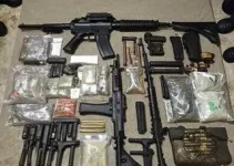 polícia apreende armas e drogas
