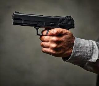 PMCE apreende pistola 9mm Itapipoca